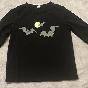 NWOT Halloween Flying Bats Long Sleeve Shirt